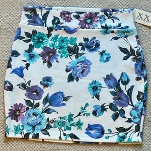 NWT Forever 21 Blue Floral Bodycon Mini Skirt - Medium